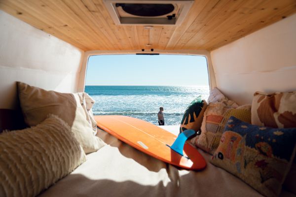 quel utilitaire choisir pour réaliser un van aménagé pour les vacances et la pratique du surf